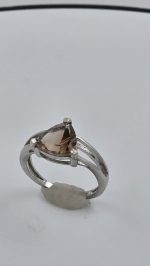 Split Shank Sterling Silver Ring with 2.5ct Bicolor Red-Green Oregon Sunstone – Trillion Cut Concave Faceting, Size 6 - Image 6