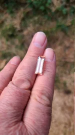 Amazing 5.11ct peach with blue highlights and golden schiller - Image 7