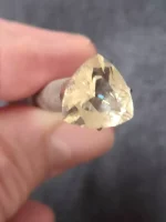 Champagne Trillion Oregon Sunstone – 4.5ct with Pink & Green Flashes (12.2mm) - Image 15