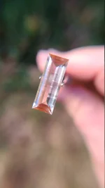 Amazing 5.11ct peach with blue highlights and golden schiller - Image 11