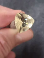 Champagne Trillion Oregon Sunstone – 4.5ct with Pink & Green Flashes (12.2mm) - Image 9