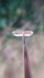 Amazing 5.11ct peach with blue highlights and golden schiller - Image 4