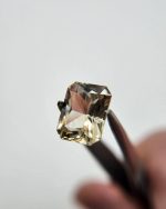 3.73ct Champagne Oregon Sunstone with schiller - Image 2