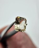 3.73ct Champagne Oregon Sunstone with schiller - Image 6