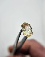 4.69ct Oregon Sunstone with green,  gold, and pink - Image 6