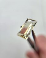 4.27ct Champagne Oregon Sunstone with slight schiller - Image 5