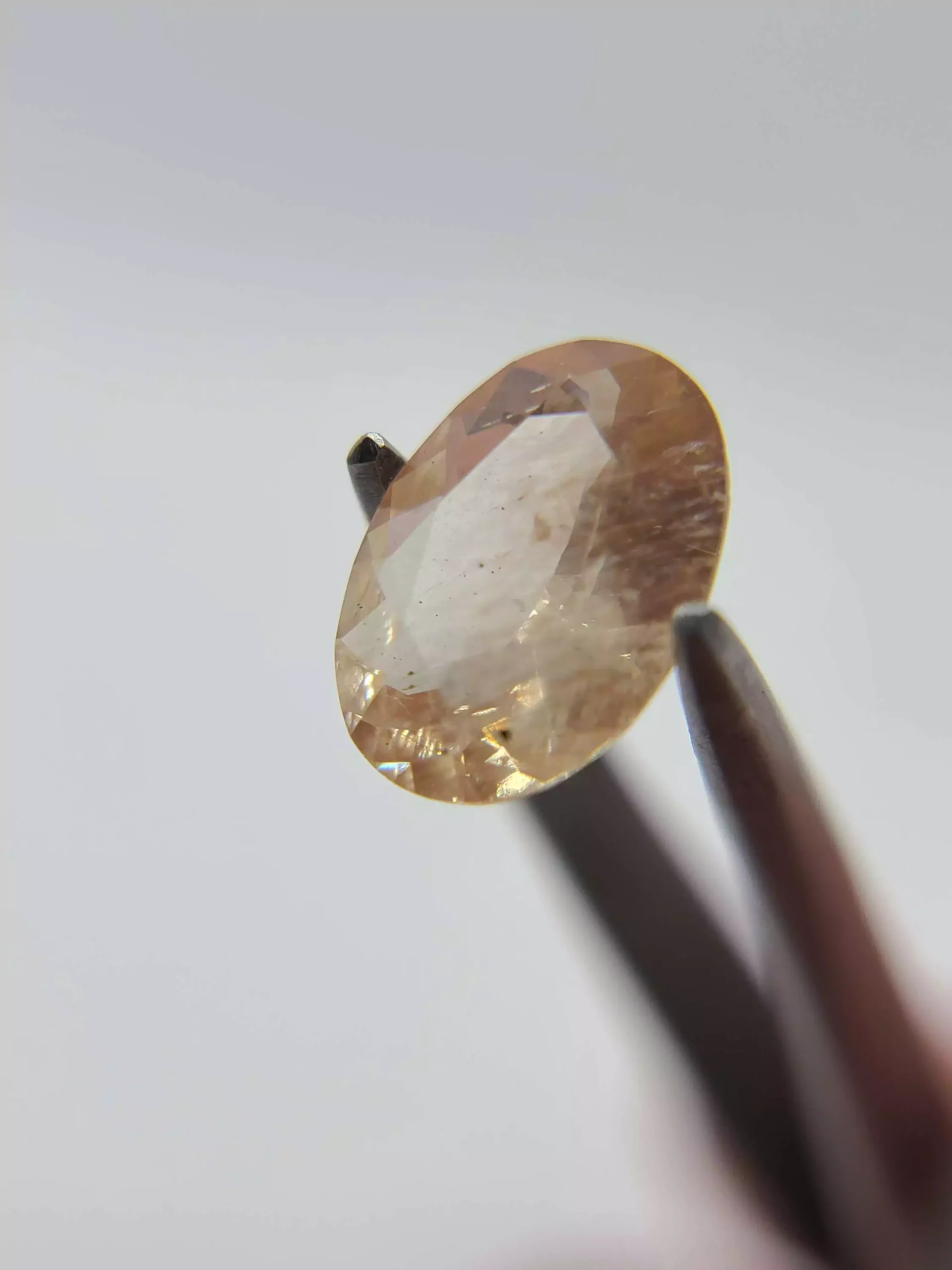 3909a2-a91ef12ad3754c248392fd796970b8camv2-67ce67a326370-scaled-1.webp 2.54ct Oregon Sunstone-peach with schiller - Image 1