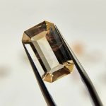 3.11ct Golden peach Oregon Sunstone with scholler - Image 3