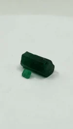 Vivid green Swat Valley Pakistan emerald .39ct - Image 4