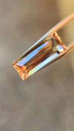 7.23ct Oregon Sunstone bi-color peach/green with schiller - Image 5