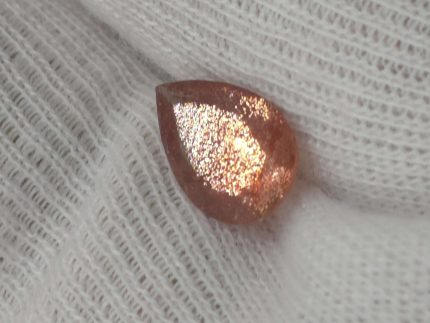 1.8ct Red/orange Oregon Sunstone with constellation shiller