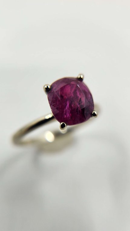 Gorgeous 2.6ct Untreated Natural Ruby ring