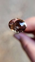 Private Eye Oregon Sunstone 7.46ct green/pink bi-color