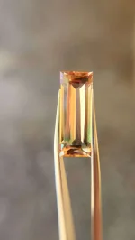 7.23ct Oregon Sunstone bi-color peach/green with schiller - Image 9