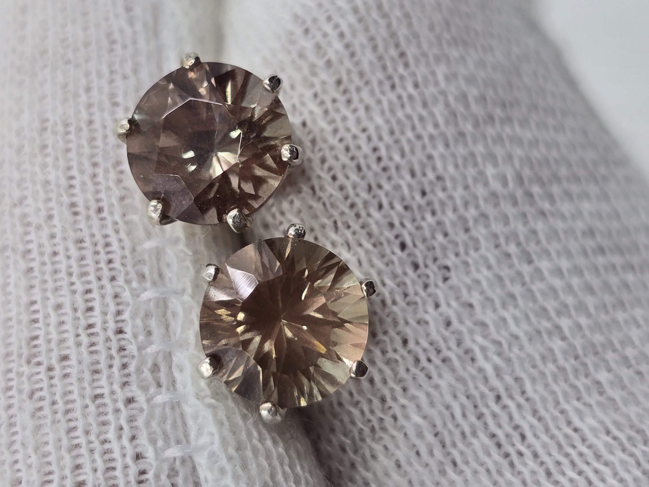 3909a2_502cb8ae96264cb79e441bad0f0eb347mv2-1-scaled-1.jpg 6mm Oregon Sunstone studs in sterling silver - Image 1