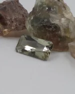 Green schiller 2.55ct Oregon Sunstone - Image 7