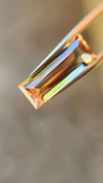 7.23ct Oregon Sunstone bi-color peach/green with schiller - Image 6