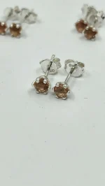 Oregon Sunstone studs with shining copper schiller - Image 7