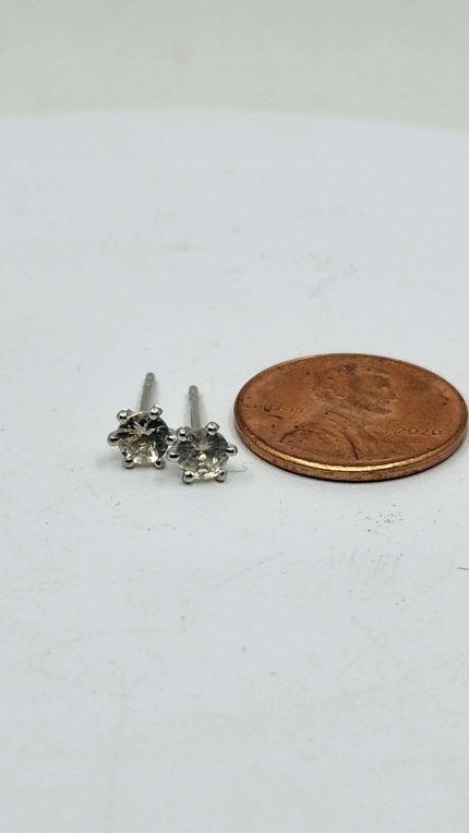 Champagne/clear Oregon Sunstone studs