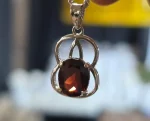 Rhodololite Garnet pendant set in 925 silver with 20" chain - Image 5