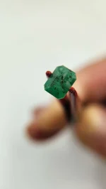 Amazing 1.16ct Swat Pakistan Emerald with natural inclusions - Image 3