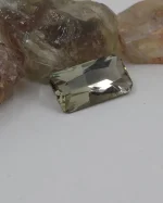 Green schiller 2.55ct Oregon Sunstone - Image 3