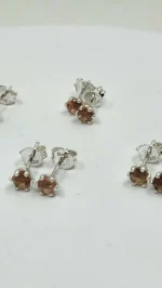Oregon Sunstone studs with shining copper schiller - Image 3