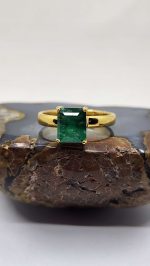 2ct Swat Emerald ring solitaire in 14k yellow gold