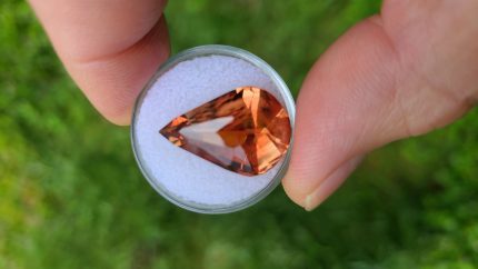 16.5ct Barion Pear Cut Oregon Sunstone – Golden Orange with Green Edge and Schiller | 22.2x14.7x10.7mm
