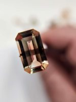 3.2ct Bi-color red and champagne Oregon Sunstone