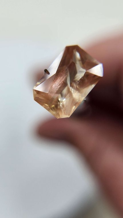 2.75ct Peach Oregon Sunstone with schiller